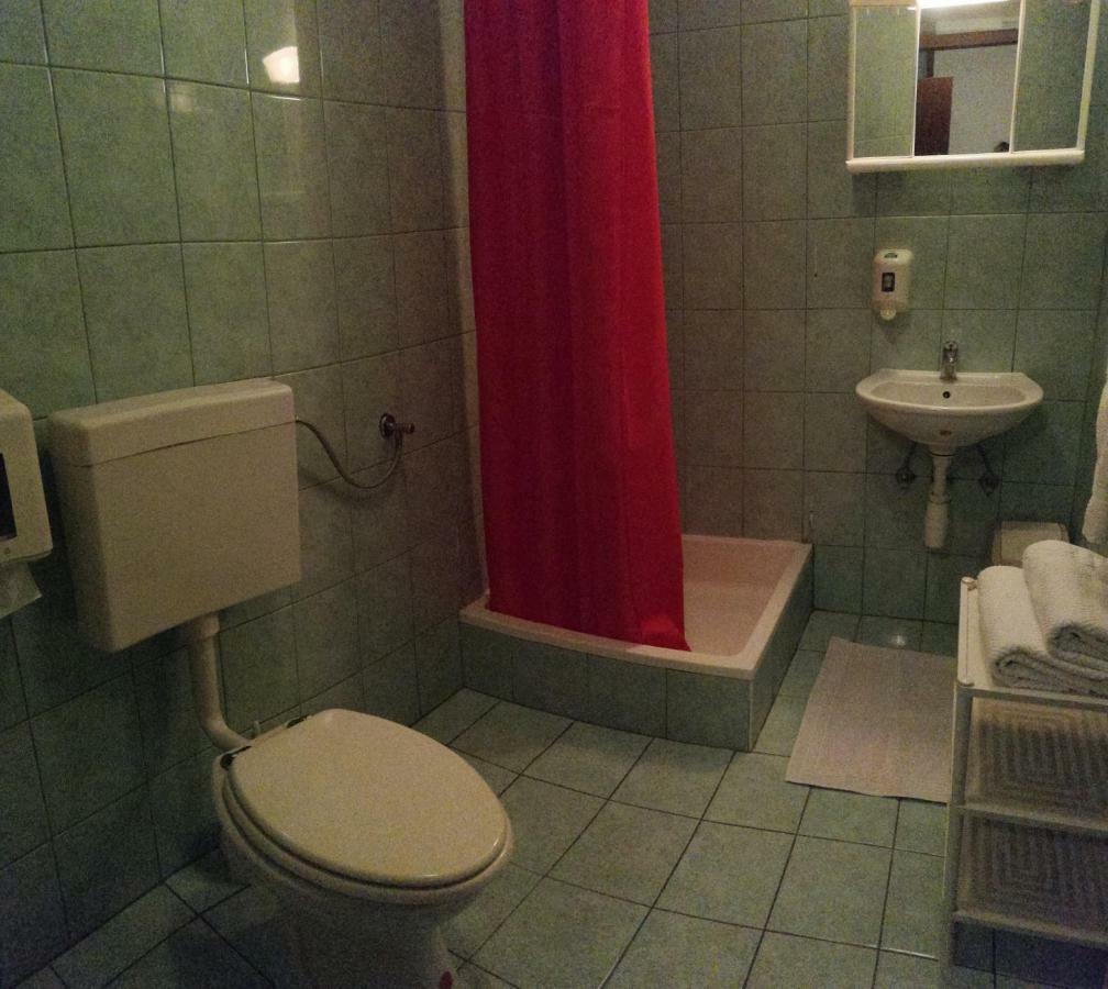 Kavana I Sobe Monika Hotel Grabrovnik Eksteriør billede