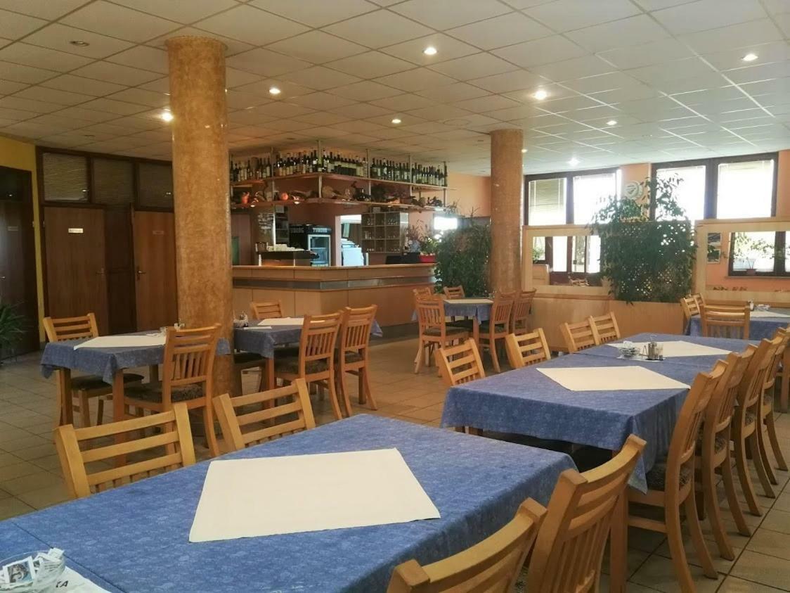 Kavana I Sobe Monika Hotel Grabrovnik Eksteriør billede