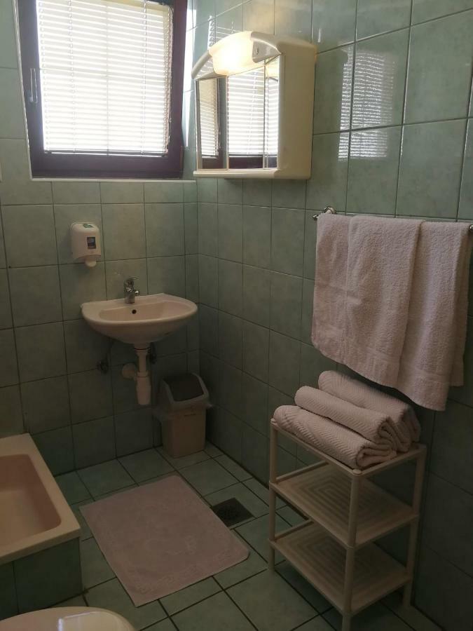 Kavana I Sobe Monika Hotel Grabrovnik Eksteriør billede